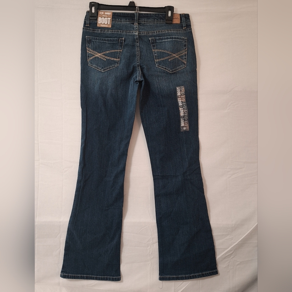 Aeropostale Women's Denim Blue Jean Chelsea 7/8 Boot Short Low Rise Slim Fit NWT